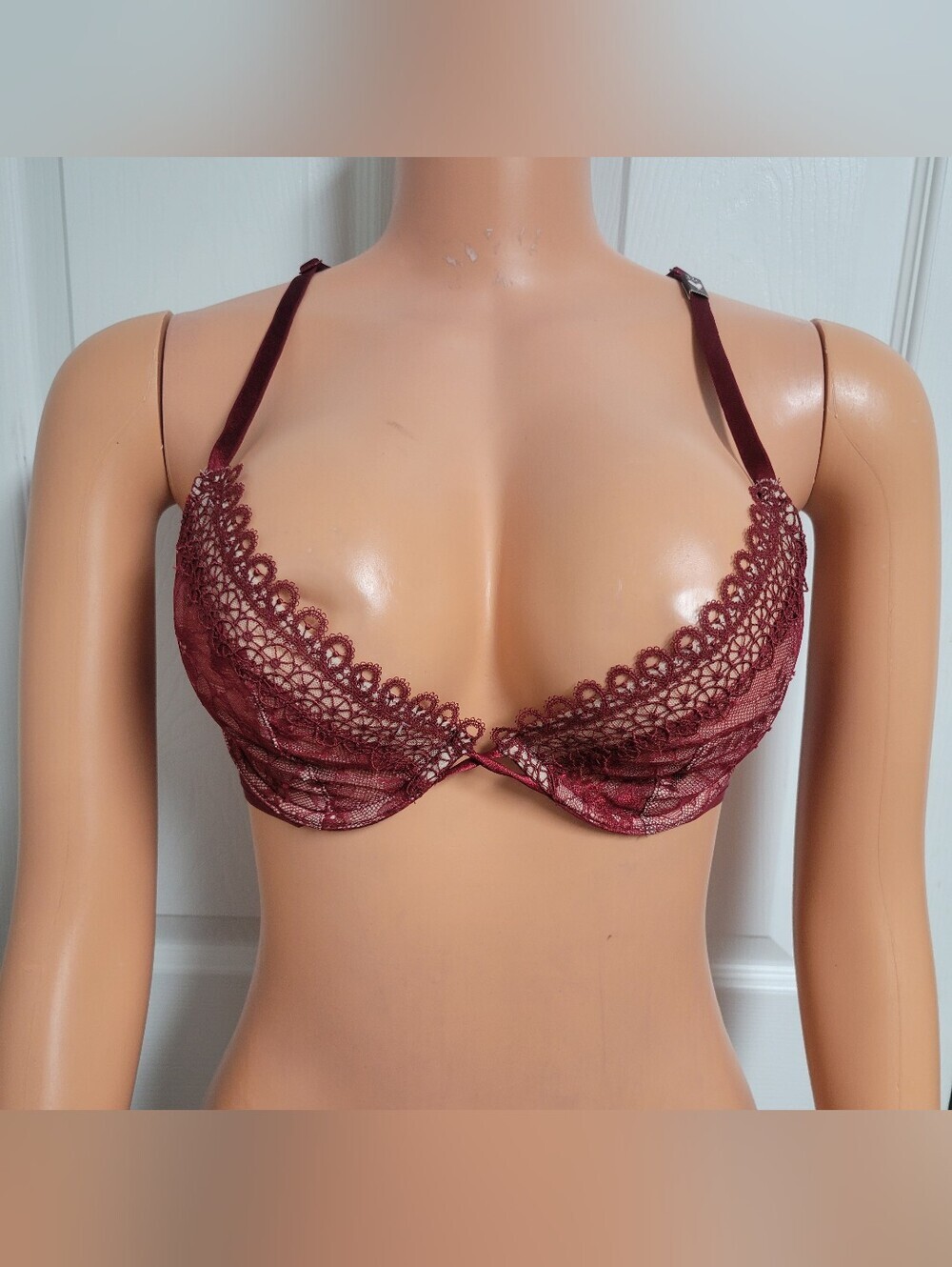 Victoria's Secret NWOT very Sexy Bra  Lace Unlined Plunge Cage Back Burgandy.